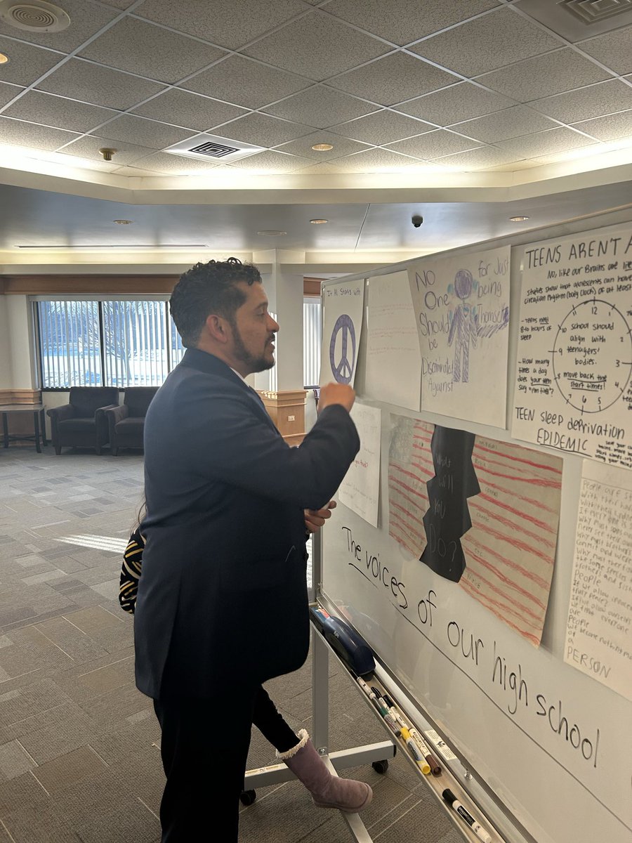 I was honored to be on the Beth Tikvah Candidate Forum! Not only was it great to once again be around my fellow candidates, but also to be able to hear directly from  the community and their struggles.
#JunaidForUS #IL08