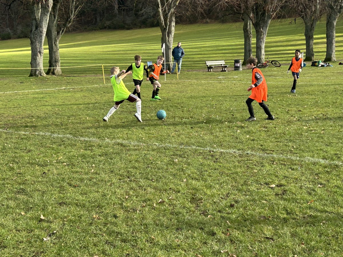 FAS7s1993's tweet photo. A great turnout for the first warm up session of the season. 

Fantastic to see so many happy faces. 

See you all next week ⚽️⚽️⚽️ https://t.co/jDx5EeJnOp