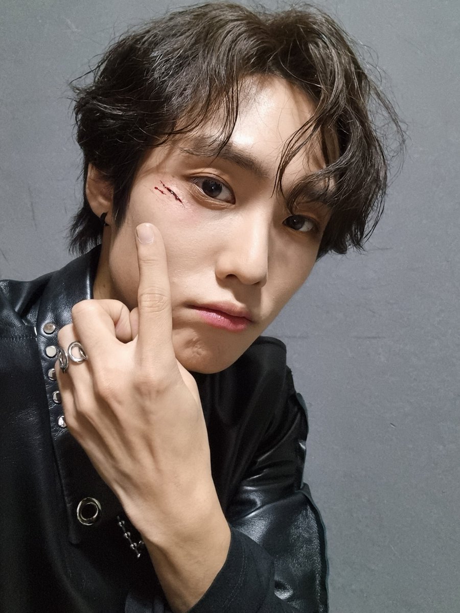 나운 tweet media