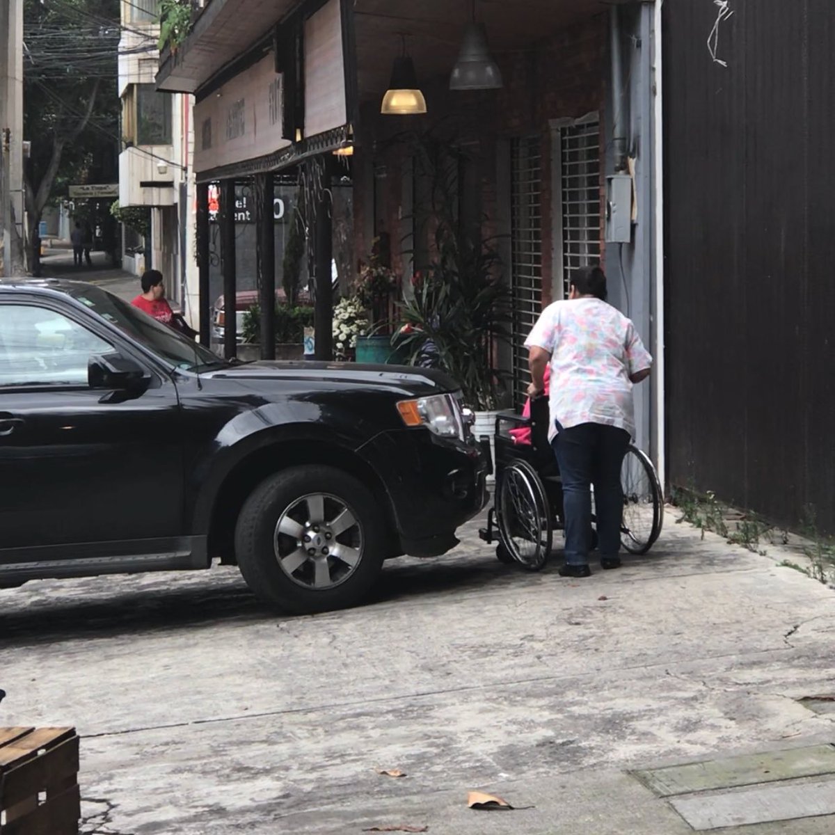 PeatonDelSur's tweet photo. @RaulGtzNR Que las calles de la Ciudad no les sirve para nada a los automovilistas.

¡Oye Raúl! ¿Cuando has publicado un solo mensaje de los cientos de miles que a diario violan la ley? ¿A ellos no los odias o solo no te dan de comer? https://t.co/RVu3VliVfG