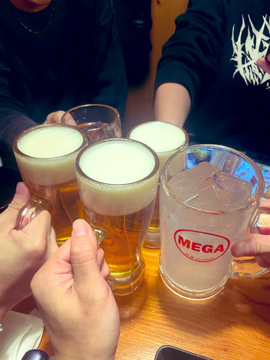 Devil insideリリースおつかれ含めて

ツアー中盤おつかれ会🍻

楽しいね！