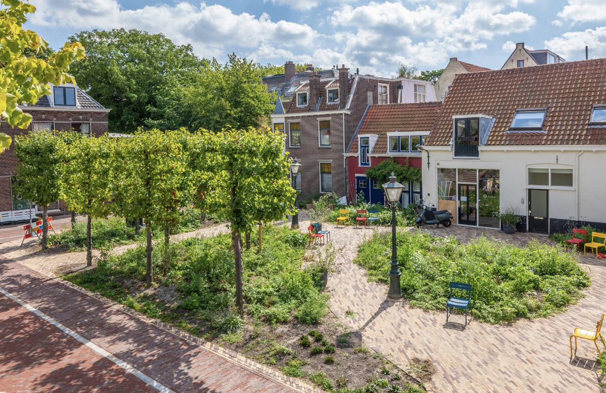 Rethinking parking isn’t about banning cars — it’s about giving cities back to people.

In #Leiden:
🚗 parking pressure dropped from 90% to 78%
🚲 60% of visitors now arrive by bike/train
💰 shops thrive
🏞️ public space improved

Smart parking = better cities.
Also for drivers.