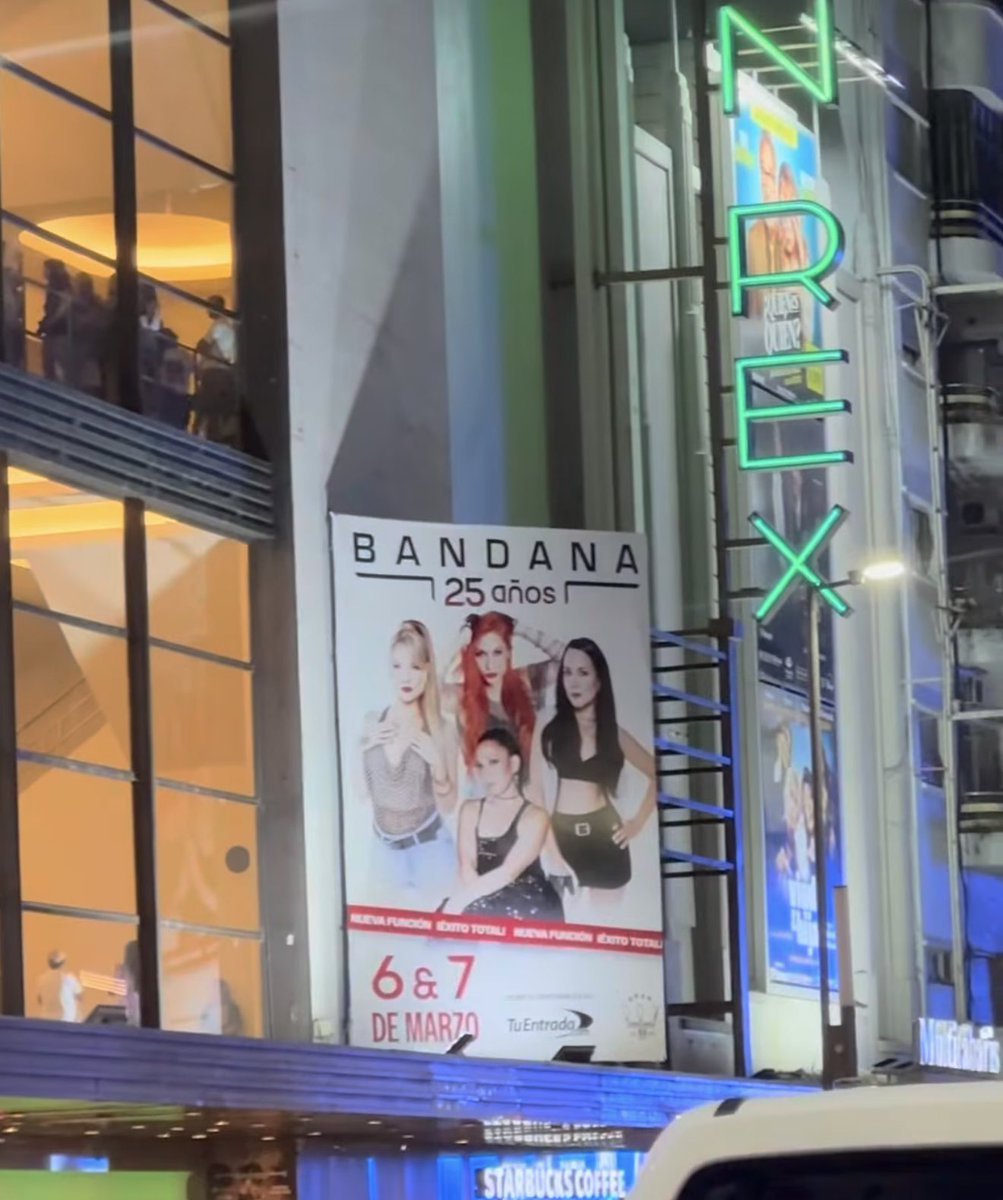 El concepto de que de un lado del gran rex estén las k4os y del otro lado las Bandana me parece fantástico. Viva la patria y  las bandas de chicas !!!!