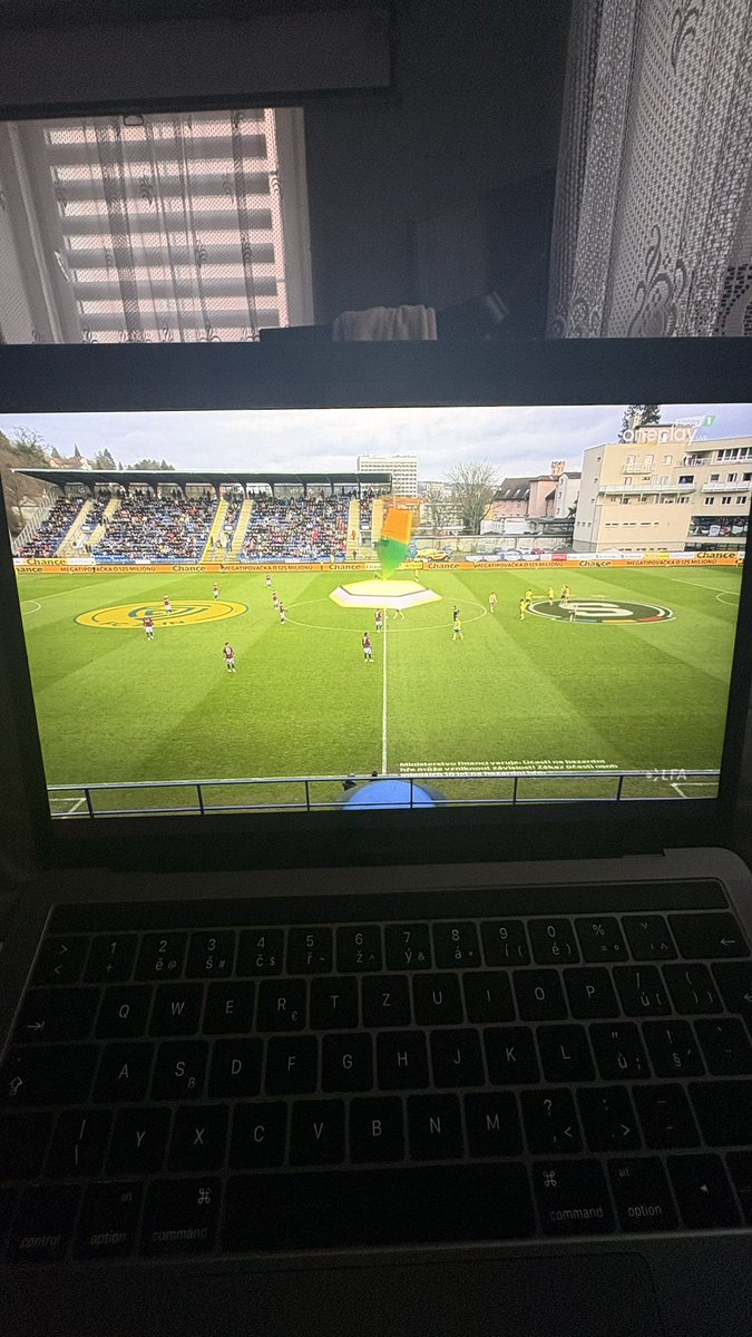 Nejhorší stadion v lize, to je prostě ostuda, nejen pro zlín ale i pro českou ligu.