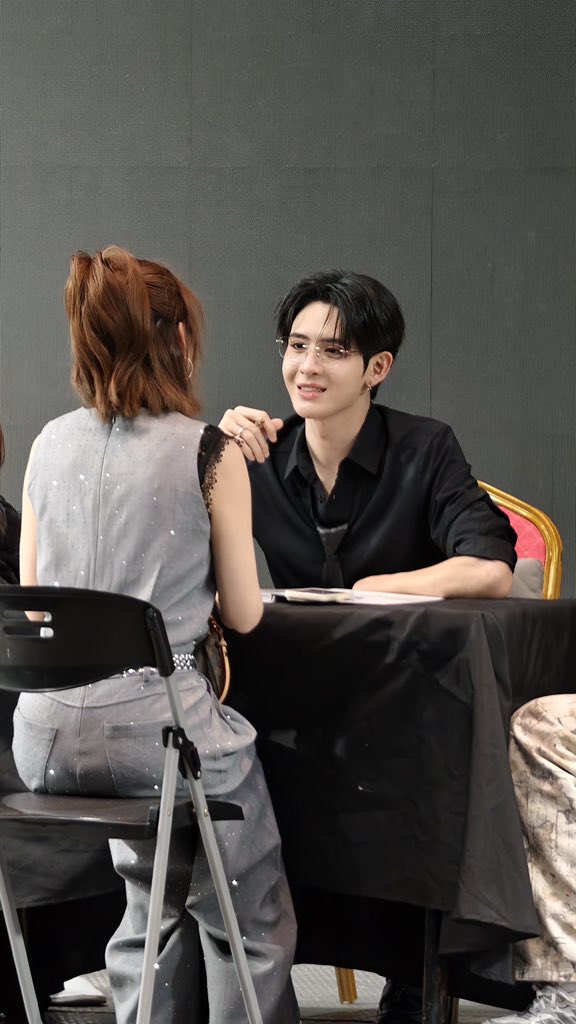 有人说星途是运气，是天赋。但懂的人都看见——他每颗“星”的坐标，都由汗水与坚持标记；每段“璀璨”的背后，都是将热爱淬炼成光的历程。

这条路没有终点，只有更高处。而他，正前往下一片银河。

JAMESSU FS IN ZHENGZHOU
#JamessuEndlessBloom
#JamesSu <a href="/Jamessu_w/">JS</a>