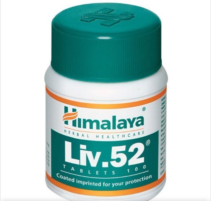 Khurpenchhealth's tweet photo. 📍गाजियाबाद , यूपी

ये है Himalaya Drug Company की Liv-52 लिवर ठीक करने के नाम पर बिकने वाली दवा।
और हकीकत? इसी प्रतिष्ठित ब्रांड के नाम पर नकली दवा का धंधा।

दवा बन रही थी सोनीपत की फैक्ट्री में।

खाली डिब्बे और रैपर मेरठ में छप रहे थे।

मयंक अग्रवाल , अनूप गर्ग , तुषार ठाकुर, आकाश ठाकुर , नितिन त्यागी पकड़े गए।

अब सवाल सीधे प्रशासन और ड्रग कंट्रोल से👇

इतने शहरों में फैली सप्लाई चेन आपको दिखी नहीं या दिखाना नहीं चाहते थे?

बिना लाइसेंस , बिना जांच , ये दवाएं बाजार तक कैसे पहुंचीं?

कितने मरीजों ने ये नकली Liv-52 खाई उसका हिसाब कौन देगा?

FSSAI/Drug Dept. की रेगुलर इंस्पेक्शन रिपोर्ट कहां है?

जब ब्रांड नाम नकली बन सकता है, तो आम आदमी की सेहत की गारंटी कौन लेगा?

दवा नकली, सिस्टम सुस्त, जवाबदेही गायब।
कार्रवाई सिर्फ गिरफ्तारी नहीं पूरी सप्लाई चेन, अफसरों की भूमिका और कड़ी सज़ा चाहिए।