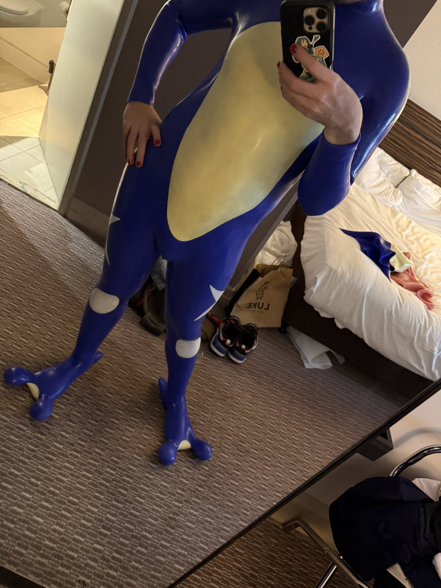 Can I just like.. holy shit. This bodysuit makes me look REALLY hot