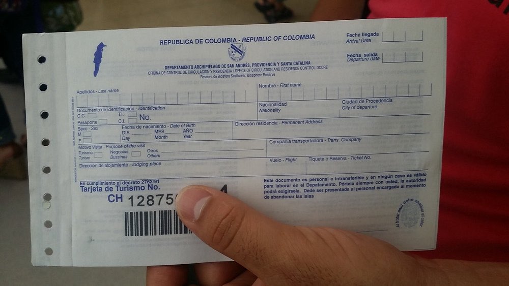 LatamBuzz's tweet image. Esta es la Tarjeta de Turismo que paga cada pasajero que entra a San Andrés Islas. Según cifras oficiales, San Andrés recibió en 2025 mas de 1.1 millones de turistas, los cuales pagaron $146.000 cada uno. Es decir, la isla recibió $168 mil millones de pesos. ¿Dónde está plata?…