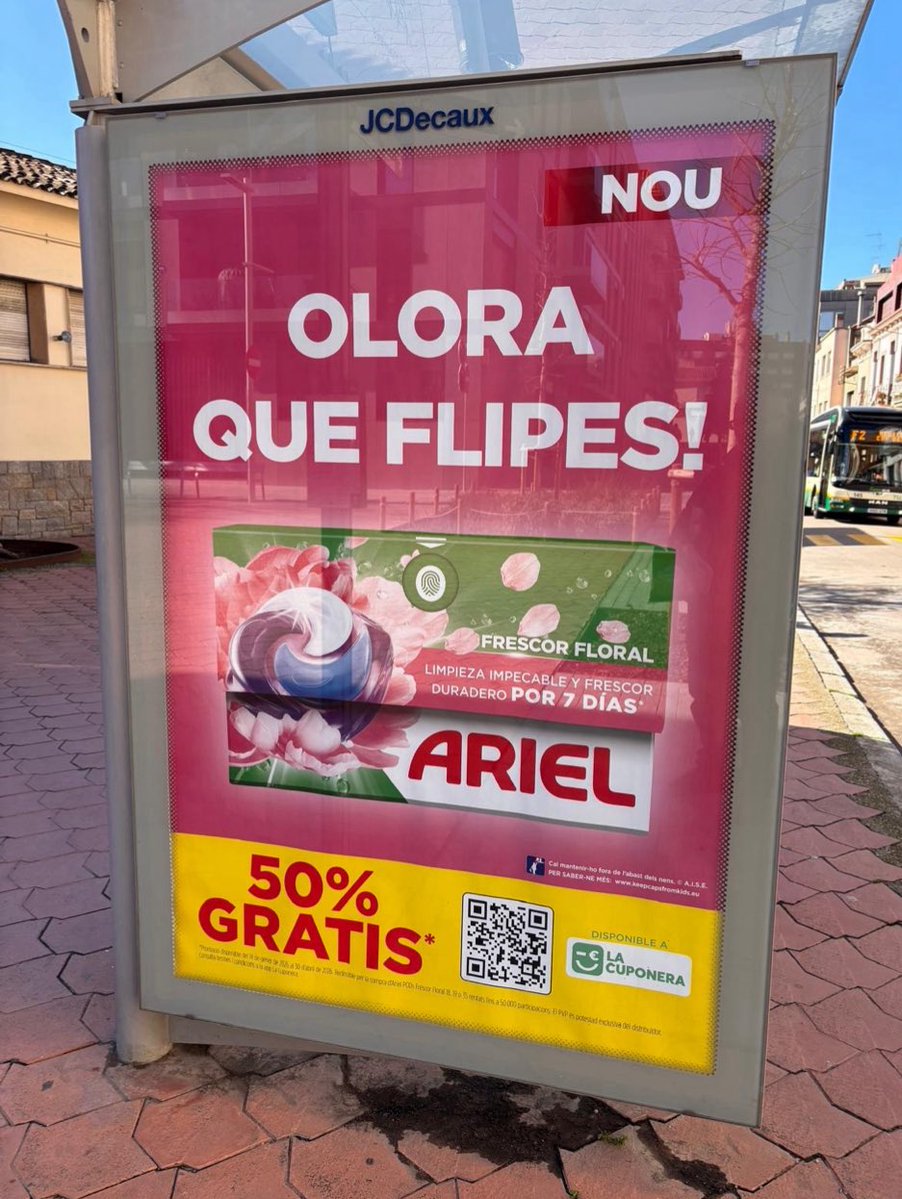 Anem perdent els sentits. 

El primer va ser el de l'oïda, confonent sistemàticament escoltar i sentir. 

Ara, l'olfacte. Ariel, aquest anunci fa pudor!