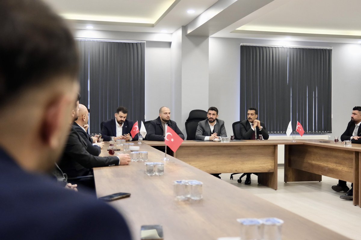 📍Şanlıurfa

Bizim mayamızda kardeşlik, sözümüzde sadakat, istişaremizde bereket var.
İlçe temsilcilerimizle Şanlıurfa’nın yarınlarını nakış nakış işlemeye devam ediyoruz.🇹🇷

Şanlı şehrimizden Türkiye’nin dört bir yanına, 605 ilçemize bin selam! 🦅