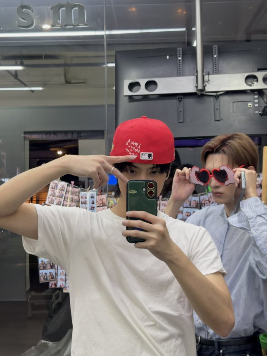 [🐶] Happy Birthday, Reyster! 🎉🎂
Stay healthy always proud of you lagi! Bro 🤩

#HORI7ON #호라이즌 #KYLER #카일러