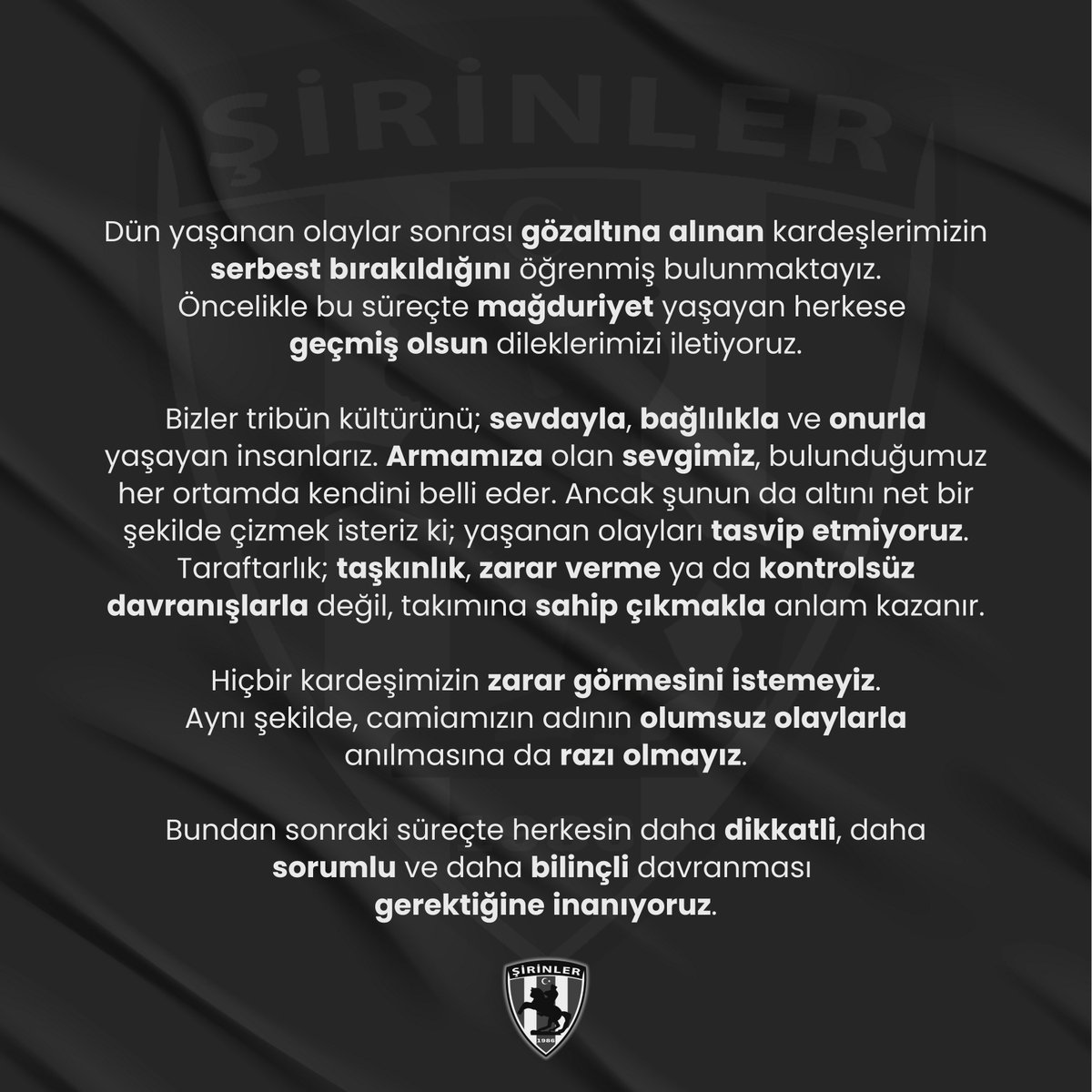 Dün yaşanan olaylar sonrası gözaltına alınan kardeşlerimizin serbest bırakıldığını öğrenmiş bulunmaktayız.
Öncelikle bu süreçte mağduriyet yaşayan herkese geçmiş olsun dileklerimizi iletiyoruz.

Bizler tribün kültürünü; sevdayla, bağlılıkla ve onurla yaşayan insanlarız. Armamıza