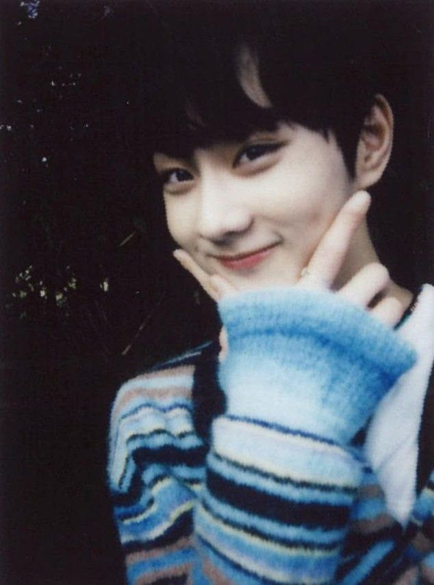 fatepdf's tweet image. You are present in the way I devote myself to the people I allow myself to be loved by. No longer waiting, I let myself be. Layers peeled back like a tangerine, I let myself be devoured because this is what life is about. This is what my heart is for.