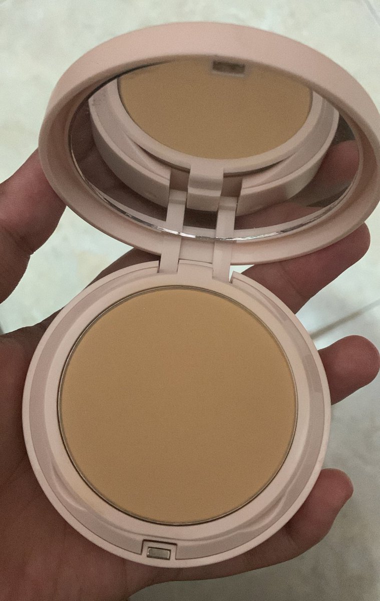 bbiween's tweet photo. wts wtb sea makeup two way cake fudge cookie (BARU SEKALI DIPAKE) salah shade…. bisa oren dan harga murah plis🫰🏻 #preloved #jogja #makeup #zonauang https://t.co/Tj9Co6cH0E
