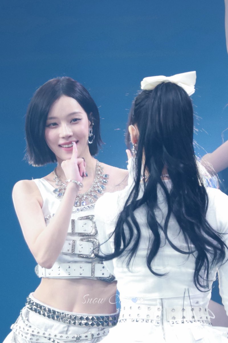 260208

SYNK: aeXIS Line in Hong Kong

💙⭐

#aespa #에스파 
#카리나 #KARINA
#윈터 #WINTER