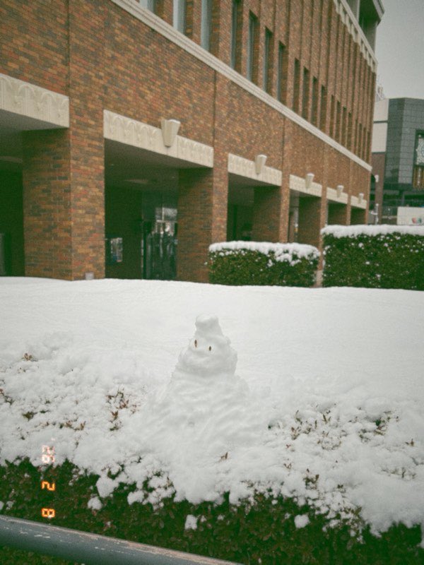 b612_vsp's tweet photo. #東京日輪音楽祭
ありがとうございました！
雪で飛行機遅延あってどうなるかと思ったけど、無事辿り着けて良かった✈️
2ステージをいろんな場所から見て楽しみました！転換の時間が短いのは本当に助かる…ありがとうございます！
オガコは今日も最高でした！新曲も聴けてよかった🎵
ツアーも楽しみです https://t.co/866kBAFvwX