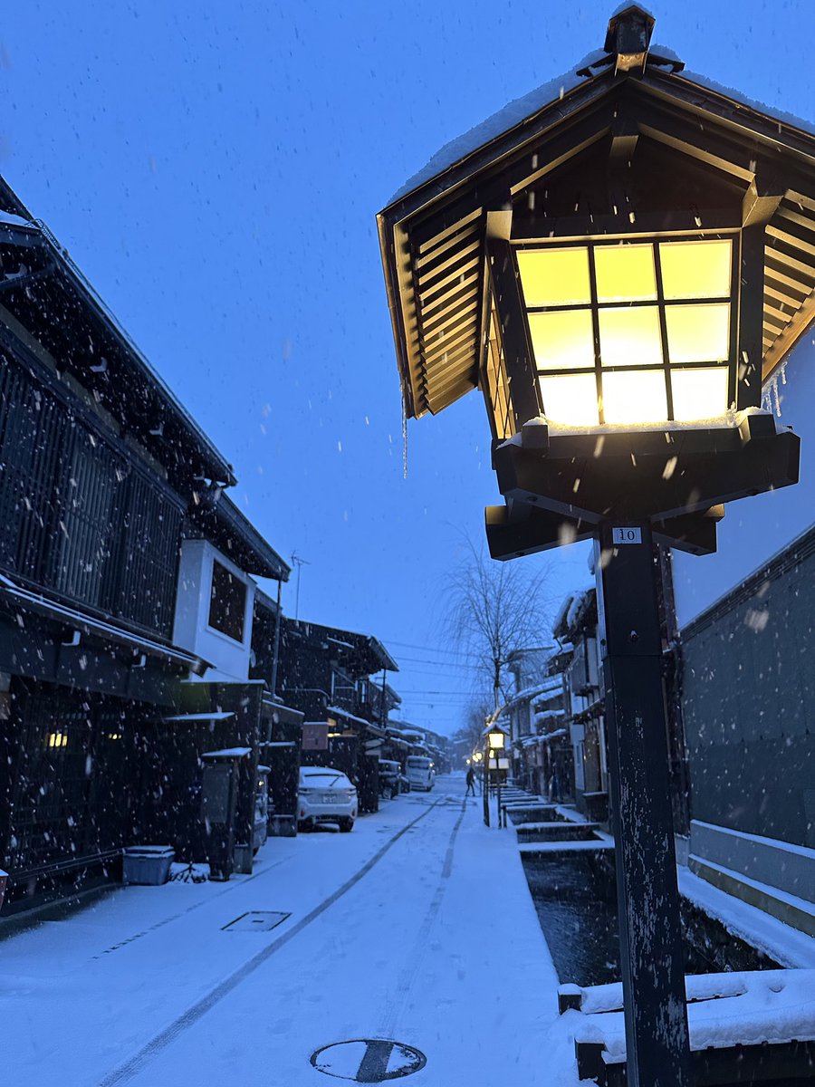 多くの若者にとって、学生から社会人になるときのGAPがキツいことはよくある。

就活のためとかではなく、もっと自然に社会と交わる仕掛けが必要。
同時に、自分なりの問いを持って社会に関わる姿勢も必要。

できるよ、やれる。新しい場所で。