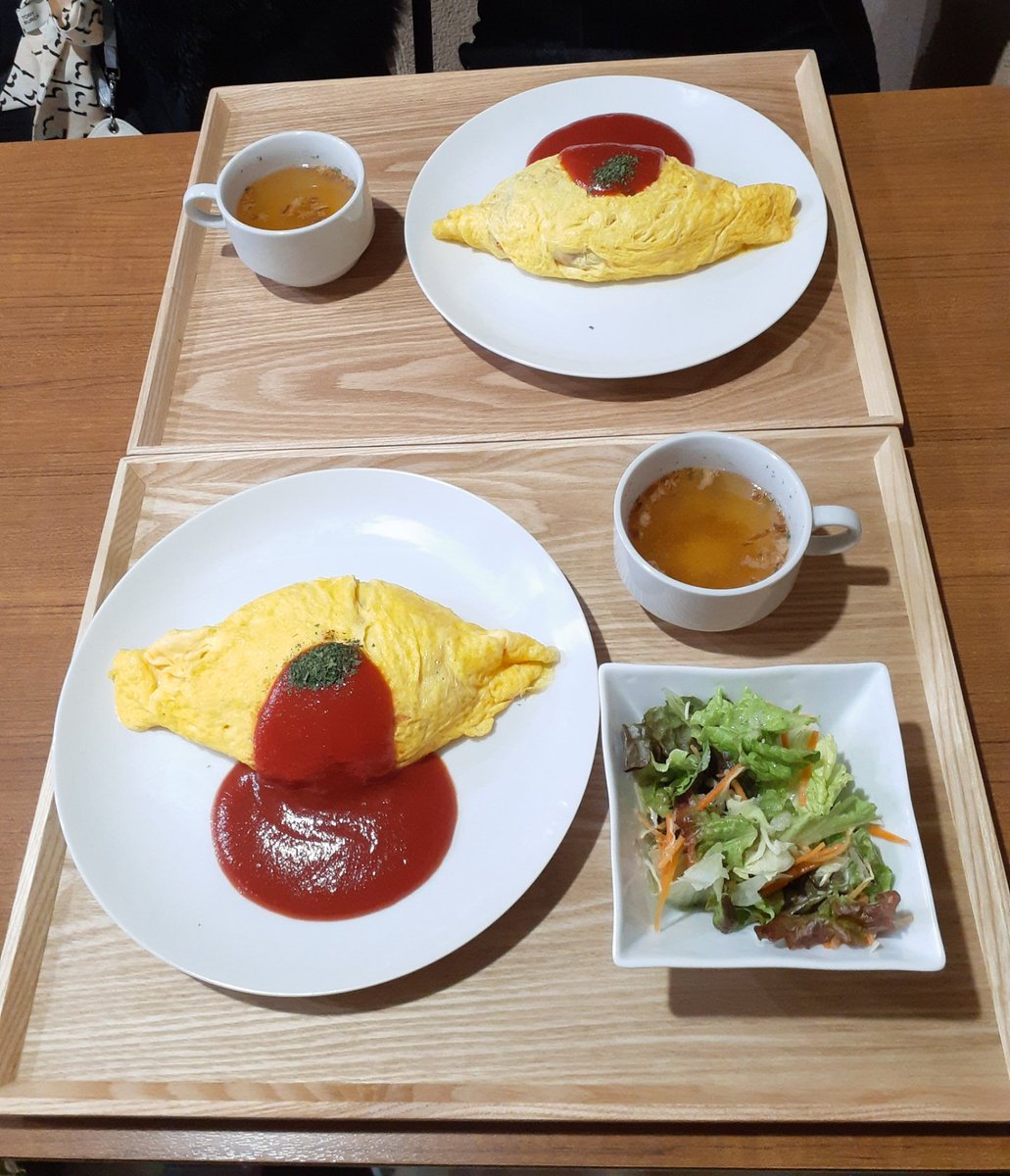 hush_suzu's tweet photo. TWINKLESで一緒に活動してた菜々ちゃんにめちゃくちゃ久しぶりにあってカフェ活したよ💙💜あの頃の楽しかった思い出語り合って楽しかった！あの頃から少しお姉さんになったふたりだけど、中身はあんまり変わってなかった！(いい意味で) https://t.co/D86hZaCwP7