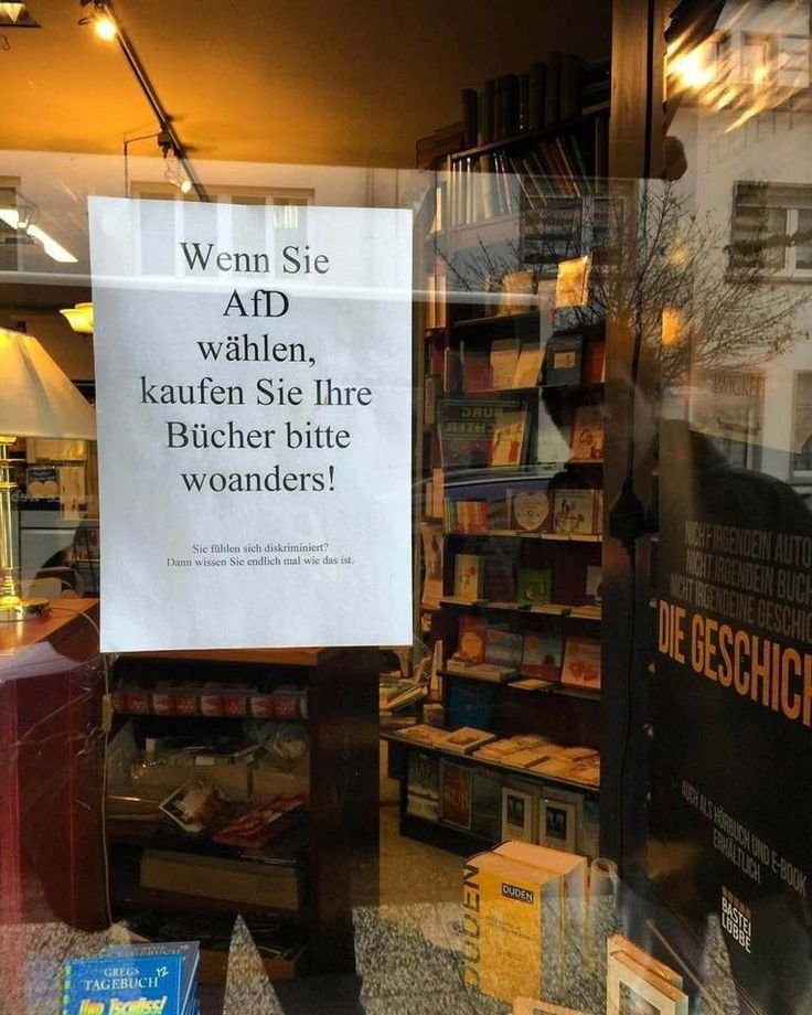 rick_sonnens's tweet image. Charmante Aktion. Wobei der Umsatzverlust vermutlich überschaubar bleibt — Literatur ist ja nicht das Kernmilieu der AfD.

#Populismus #noafd #fckafd #NazisRaus #AfDmachtDumm #wirsindmehr #Wirsindbunt #afDnee #FCKNZS #fckAfD #wirsindantifa