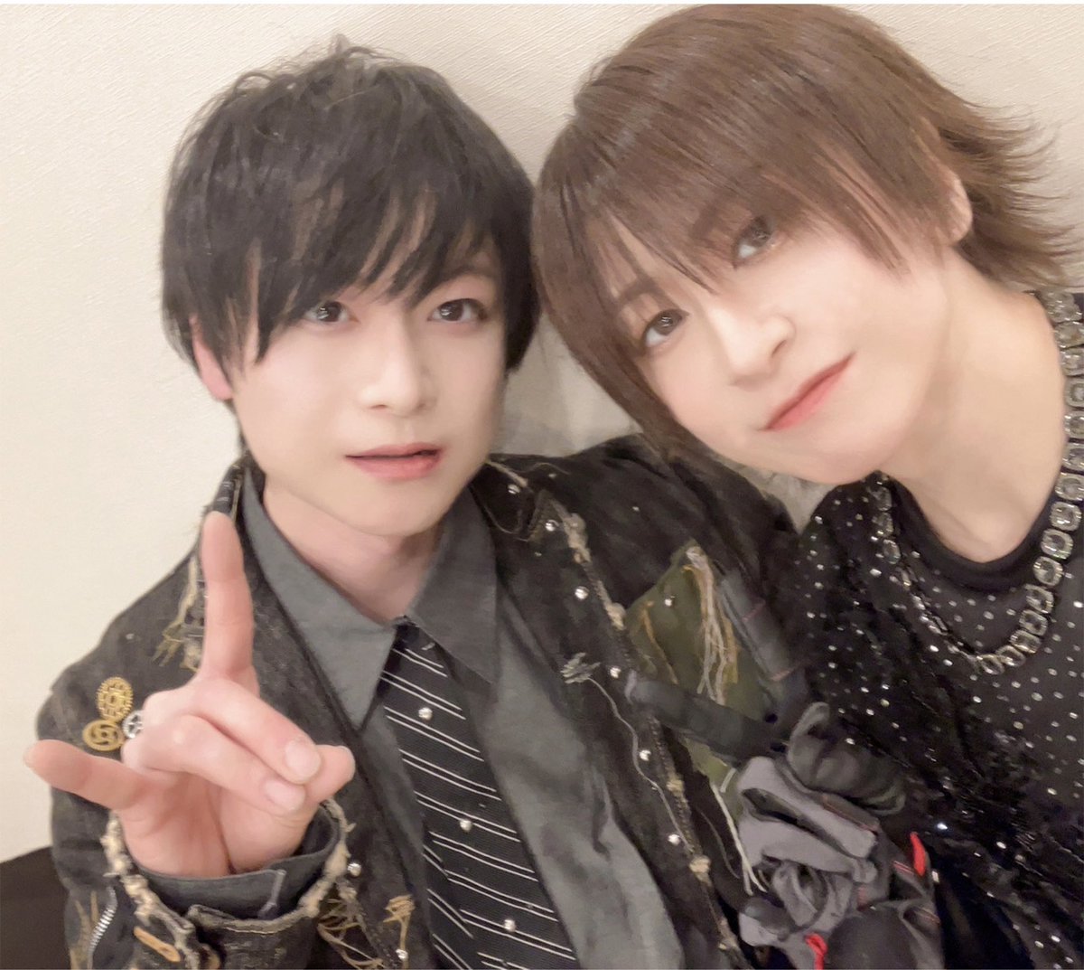 iketeruki's tweet photo. O-EAST、本当に夢中であっという間の時間でした。

大雪の中集まってくれた皆んな本当にありがとう‼️出し切ったのと幸せな気持ちで、帰り道なんだか泣けました。

メ��バーとカフェっ仔は僕を幸せにしてくれるヒーローです✨本当にありがとう✨

そしてNYAPPY BIRTHDAY TKY🎸💙たくや大好き愛してる❗️ https://t.co/PvNL14UIVN