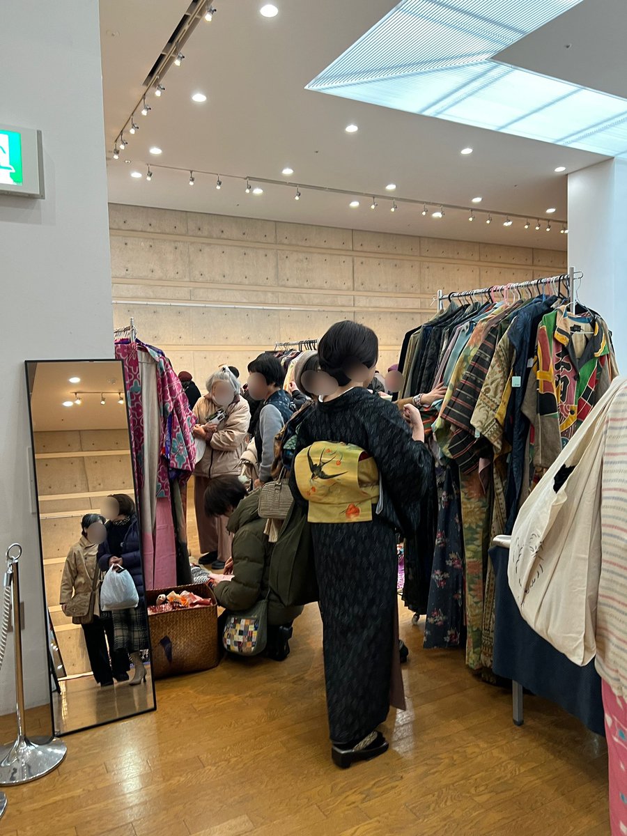 hyakkaroman's tweet photo. 【着物とはぎれ市　百花浪漫】春寒の弐
おかげさまで本日無事に終了しました
ご来場の皆さま、出店者の皆さまに心より御礼申し上げます。

そしてまた次回皆様と再びお目にかかれることを楽しみにしています。

ありがとうございました✨
着物とはぎれ市 百花浪��
スタッフ一同

#百花浪漫 https://t.co/aIDXFHReQb