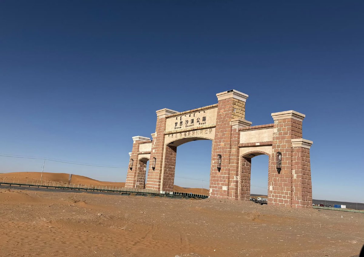 SEEKY LI UPDATE
weibo.com/1685872053/526…

In the setting sun of the vast desert, relax and clear my mind for a moment ~

#李沛恩 #SeekyLi #LiPeiEn #Desire4
