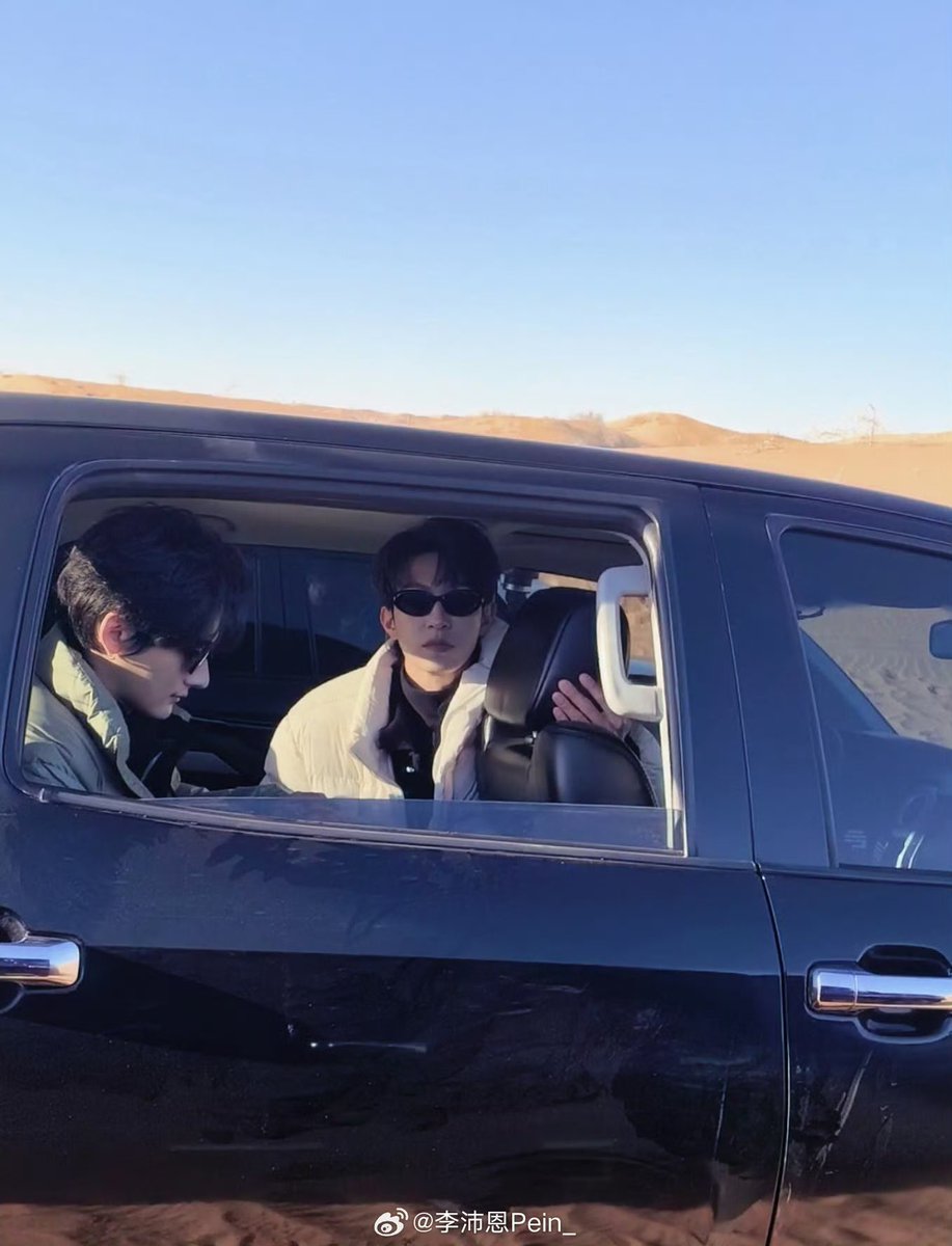 อืม เอาไงอ่ะ #เจียงหลี่ มีรูปลงได้แค่นี้อ่ะ คิดเอาละกันว่ามันตามกันโหดขนาดไหน ก็ยังจะมีคนหาอวย cr ที่ตามถ่ายอยู่ได้ ของซิงชิวที่ลงไปก่อนหน้านี้ก็ด้วยนั่นแหละ เห้อออออ 😔