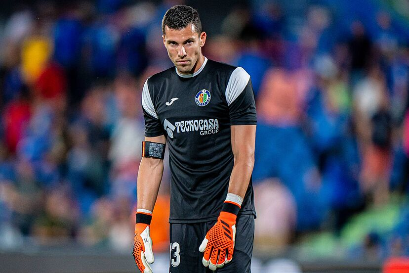 David Soria es uno de los mejores porteros de nuestro país. Eternamente infravalorado, pero absolutamente clave en este milagro continuo que es el Getafe, desde hace años.

Con una victoria (la primera en más de dos meses), el Getafe ha subido del puesto 17 al puesto 10. Así de