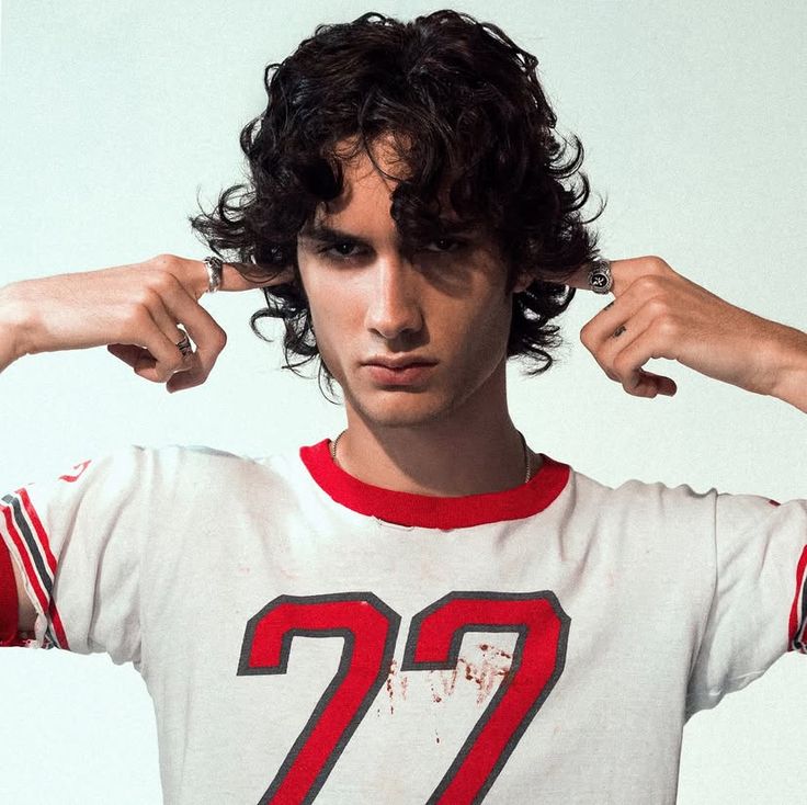 acervo sombr 🏡🔨 tweet media