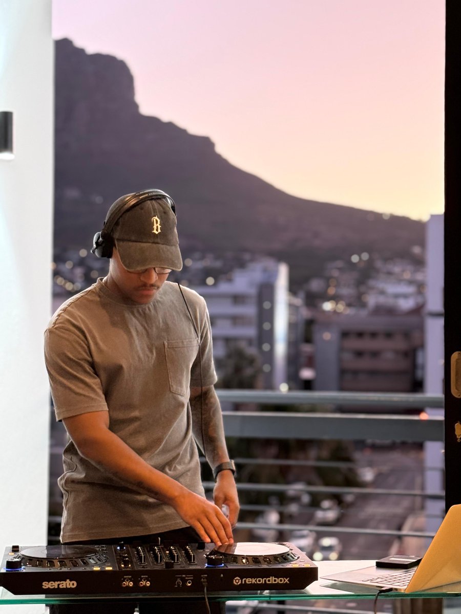 youtu.be/WU2A53P-LRM?si… 

After Dusk (Balcony Mix) 🌅