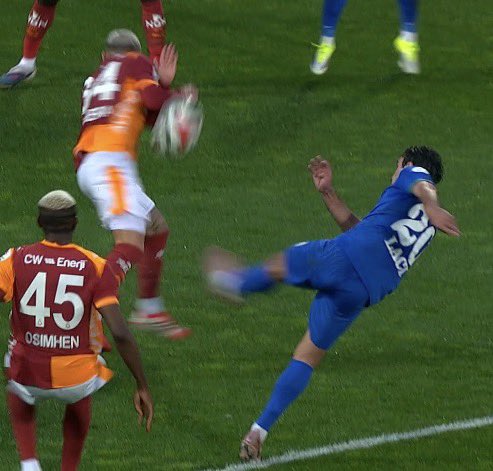 FenerliBogaz_'s tweet image. Yes Yes „aNd thAt cLuB iS nOt 6aLatAsArAy“