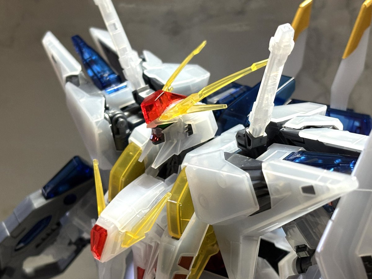 HGクスィーガンダム クリアカラー完成 劇場物販のガンプラ😊 クリア HGクスィーガンダム クリアカラー完成 劇場物販のガンプラ😊 クリア