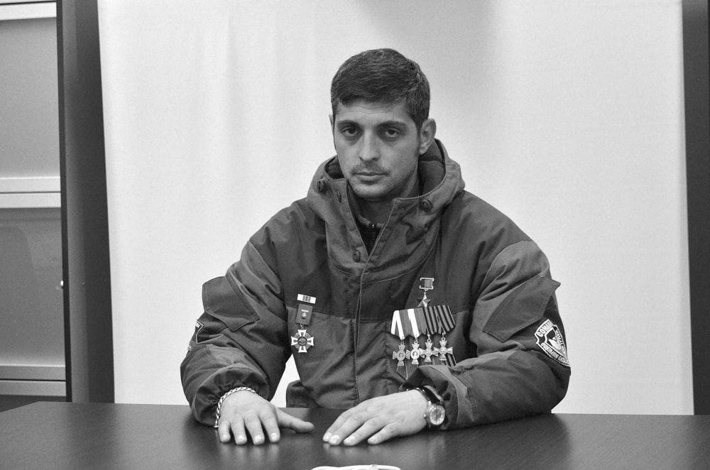 🕯Девять лет без "Гиви"...

Его имя навсегда вписано в историю Донбасса как символ мужества, стойкости и беззаветной преданности Родине. 

Мы помним его подвиги, его решимость и его непоколебимую веру в победу. Вечная память Герою! 🙏🏻