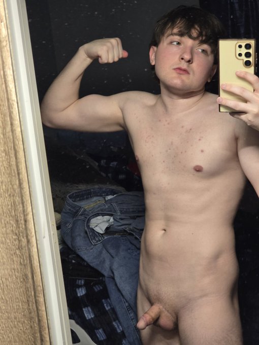 Xtylercam69 - Twitter version of my TikTok pictures hahah https://t.co/D0elOVkmI1