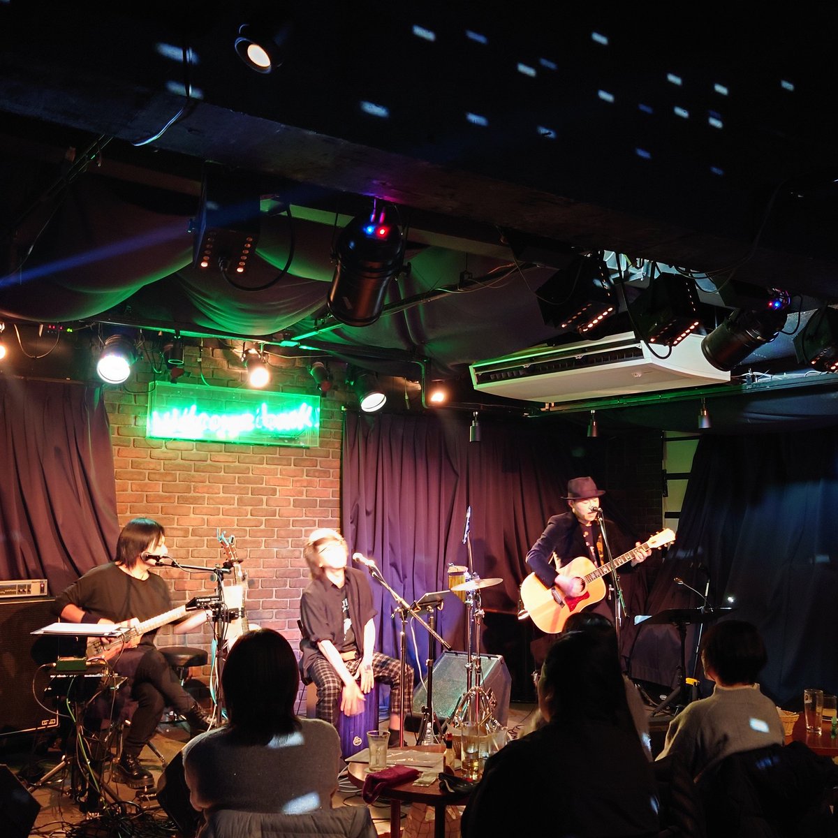 test-No. official tweet media