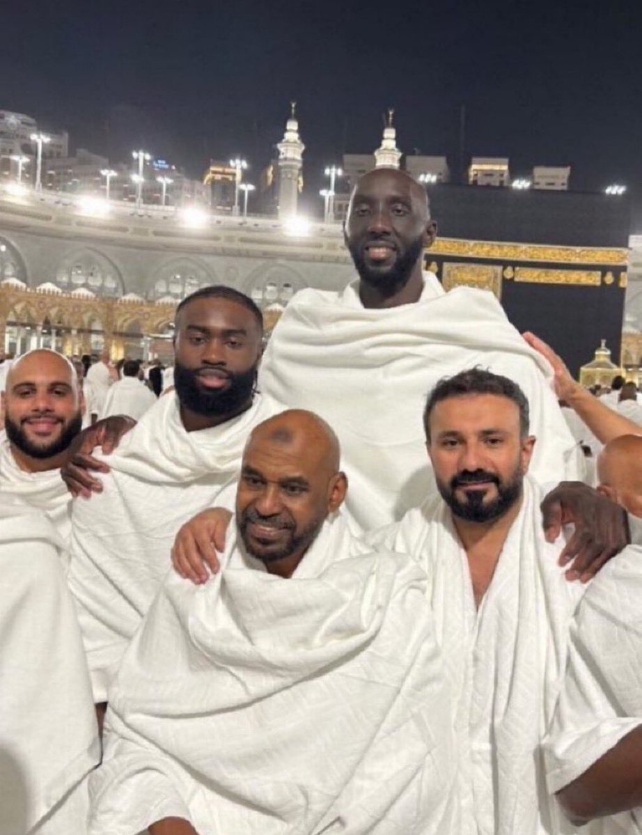 HalalNation_'s tweet image. NBA champion, Jaylen Brown at Mecca 🕋💚