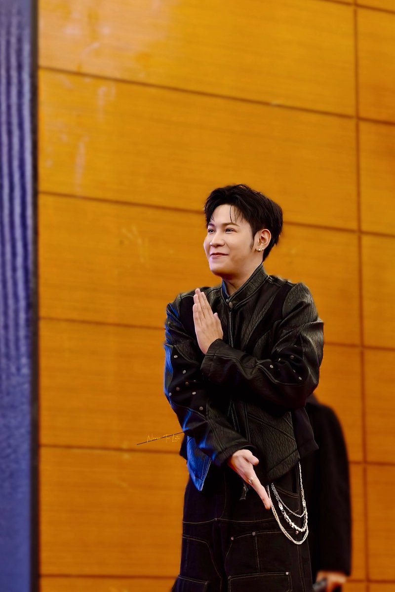 Wine_Never2Late's tweet photo. Hello, traffic police officer Singto👮

@stjinx_maya 

#SingtoFSinShanghai 
#SingtoPrachaya https://t.co/ckxFsVtCXu