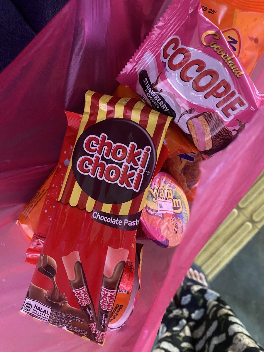 asshhahh's tweet photo. just now ada pakcik ni dia cakap ngan anak dia “dah dah jangan amik banyak , amik satu jee” lol akuu yang terasa actually https://t.co/xHKcQRxn9S