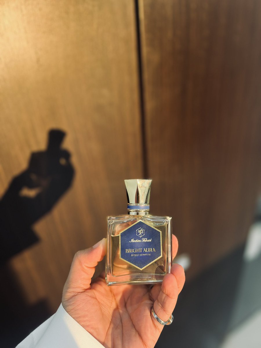 Officialghamdi1's tweet photo. عطر اليوم - Bright Aura Extrait de Parfum من براند ابراهيم الفهيد 

عطر فوجيري رجالي بامتياز بأداء عالي جدا 💣

لافندر وتفاح وجريب فروت مع اخشاب وقاعدة طحلبية عنبرية 

لمحبين العطور الكلاسيكية لا يفوتكم ، اتمنى لو يكون مستقبلا فيه منه 100 مل 🙏🏻 https://t.co/WWmnp9aUh5
