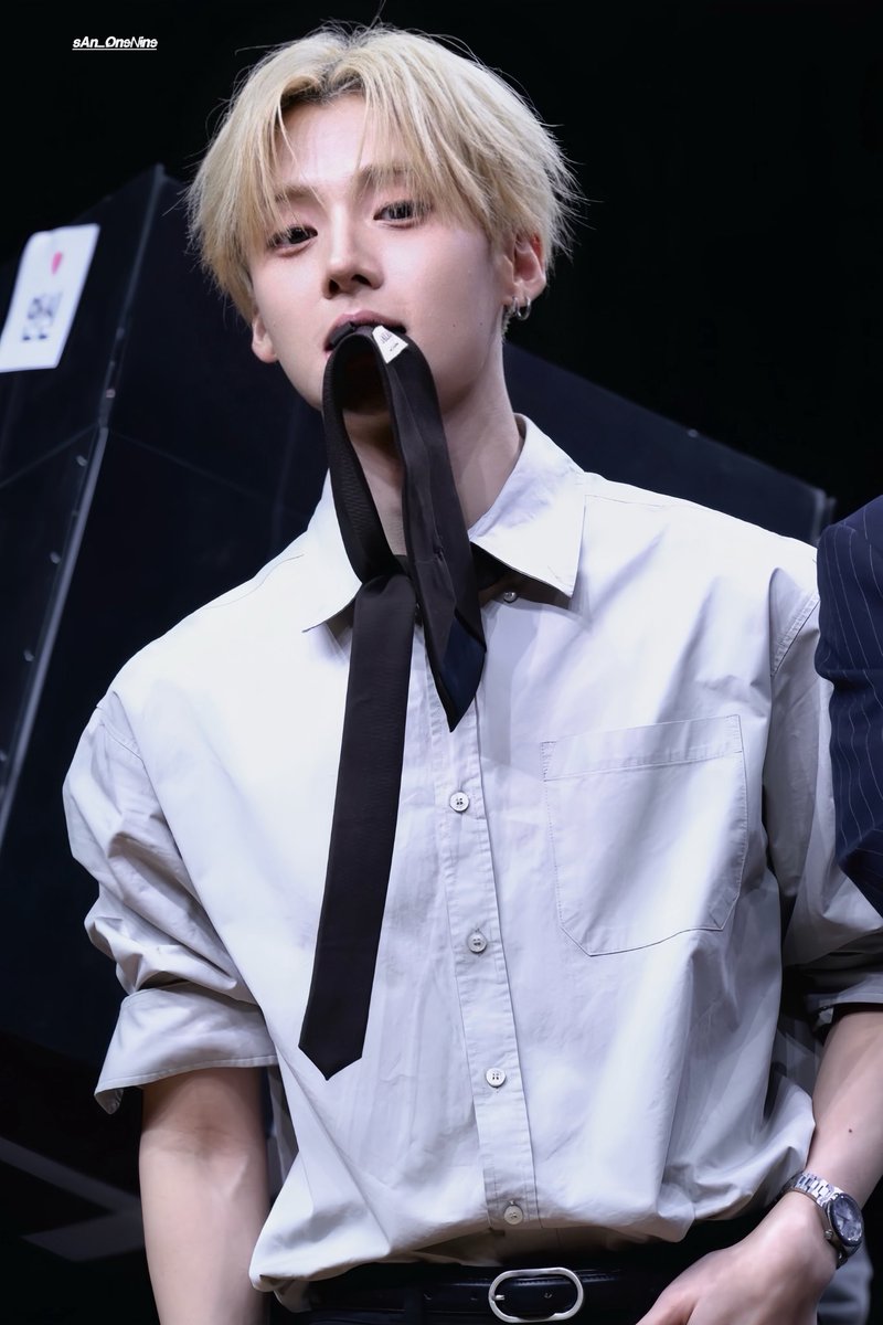 bite tie.. popped veins.. roll up sleeves.. moles near his watch.. unfiltered bareface.. wrinkled shirts.. manwon 🚬