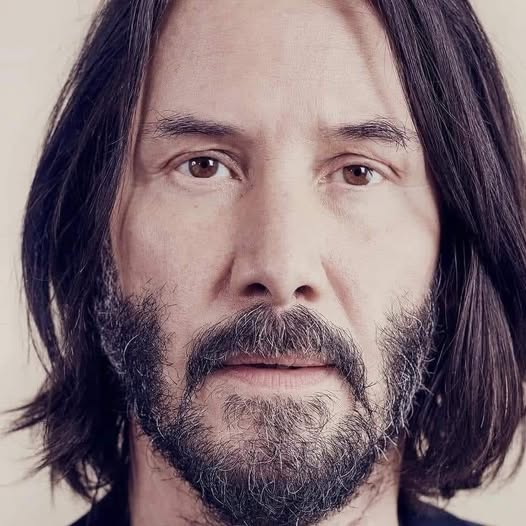 Merveilleux message de Keanu Reeves à propos de la situation actuelle.
« Les humains sont sur le point de se libérer de la matrice.
Une guerre est en cours qui façonnera l’avenir de l’existence humaine et le monde que nous laissons à nos enfants est silencieusement optimiste