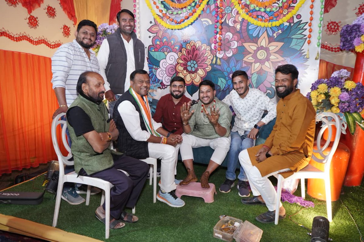 आज युवा कांग्रेस नेता श्री अंकित सिंह जी के शादी मेहंदी समारोह में शामिल हुआ।

इस अवसर उन्हें वैवाहिक जीवन के लिए हार्दिक बधाई एवं शुभकामनाएं दीं।