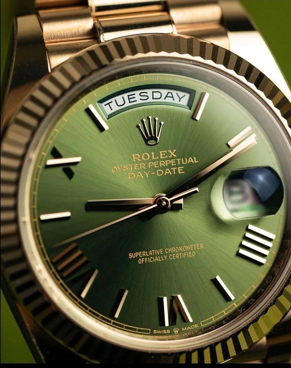 Olive dial Rolex Day-Date 40mm in Rose Gold Ref. 228235