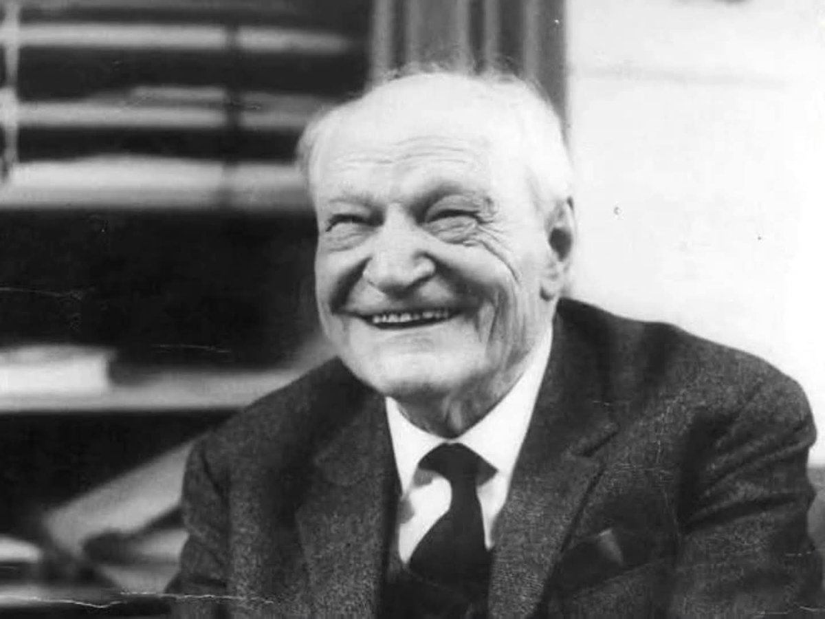 "M'illumino
d'immenso".

L'8 febbraio 1888 nasceva l'amatissimo poeta e traduttore Giuseppe Ungaretti.