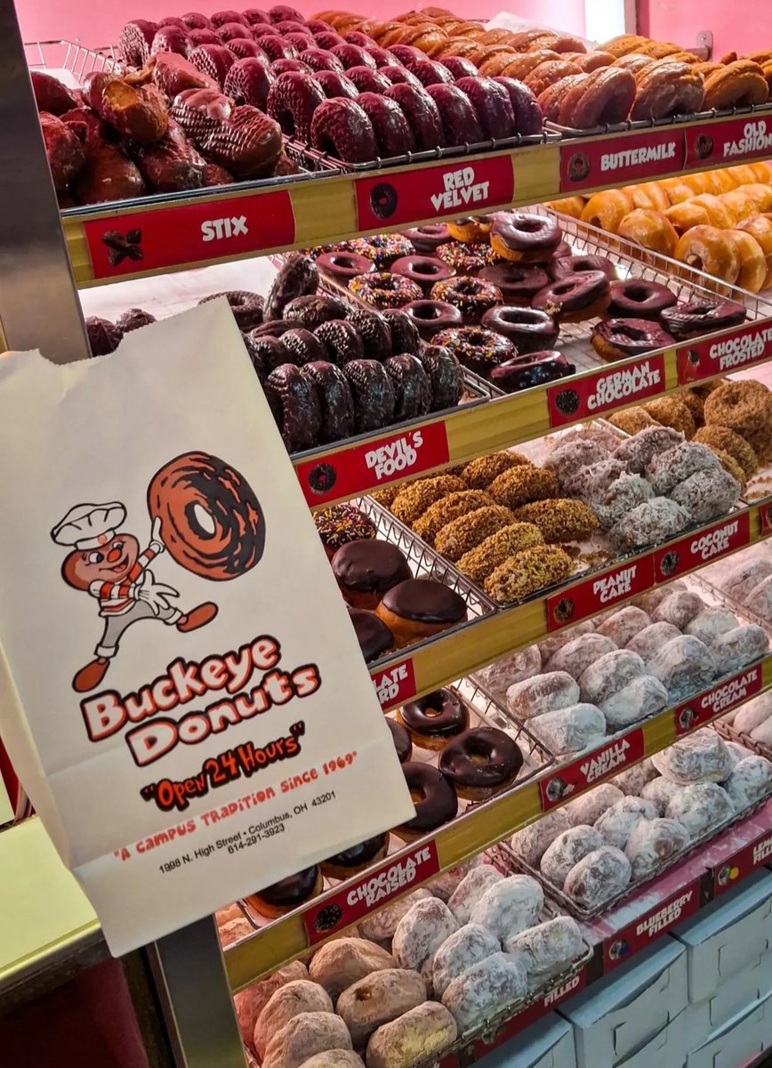 buckeyedonuts's tweet image. Buckeye donuts… a campus classic… a perennial favorite… what you need when you didn’t even know it…

… open always closed never 1998 N High 

🍩❤️😍

📸 @KyridouM 

#buckeyedonuts #doughnuts #donuts #ohiostate