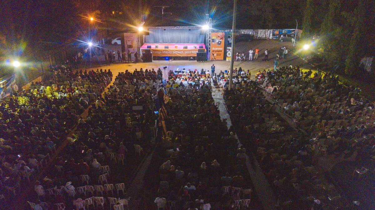realangefreddy's tweet image. Merci Bamako 🇲🇱❤️🎤

Félicitations à KANTÉ pour la 5e édition de la Zone Ouverte 👏🏾

#humour #standup #spectacle #Mali