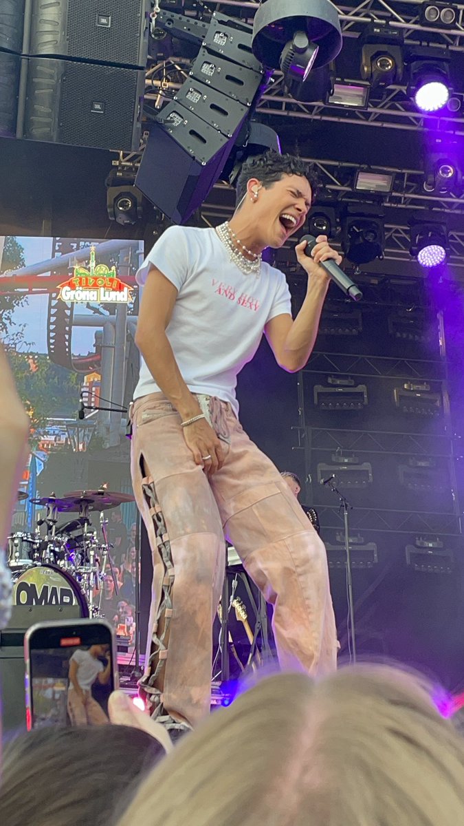 spacebunomar's tweet photo. Omar at Gröna Lund changed the trajectory of my life and is the reason for the best friends I have today https://t.co/drlhb8wsRg