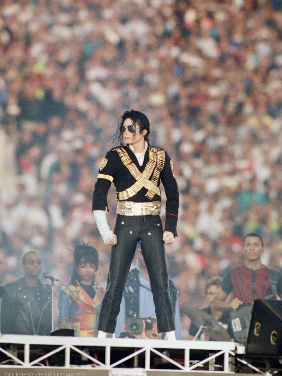 Michael Jackson
January 31, 1993
Super Bowl Halftime Show

The greatest aura of all time 💫
