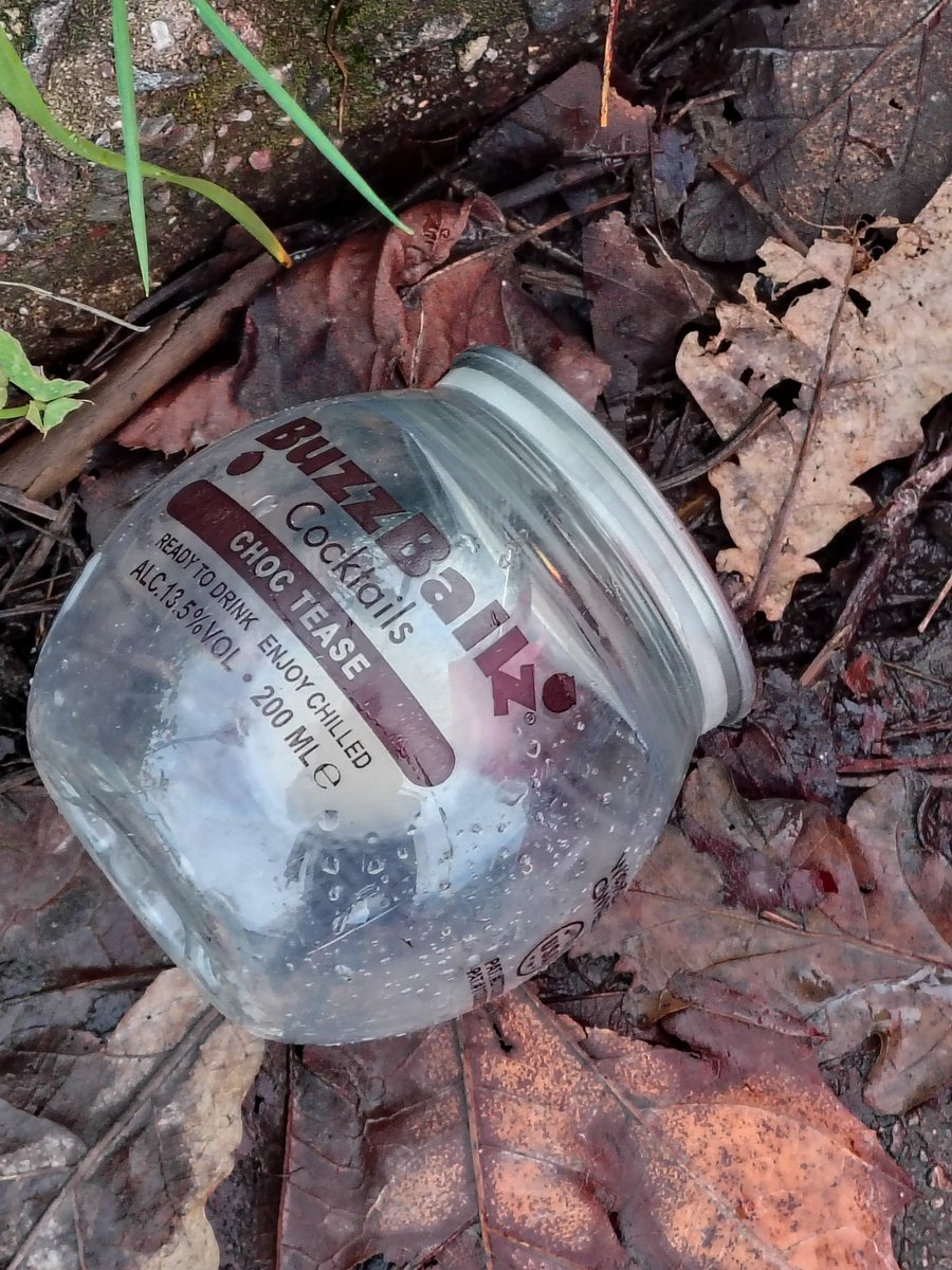 Julie27Rose's tweet image. Making the most of the dry weather, a solo litter pick.  4 bags cleaned up, 2 nitrous oxide canisters and a BuzzBallz.

Keeping our environment and communities clean 💚

#volunteer #litter
#Cleaner #onemillionbags #KeepWalesTidy