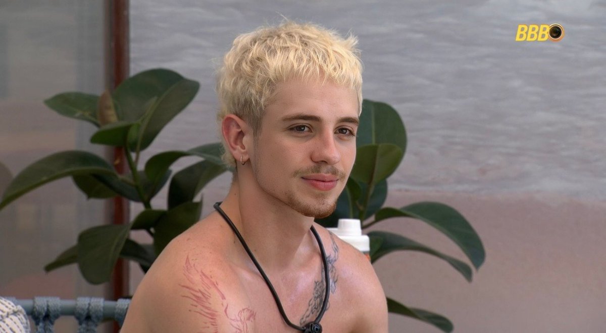 portalborutobr's tweet image. 🚨| Em conversa sobre NARUTO, Juliano Floss afirma que a entrada do Uzumaki no episódio 163 do Shippuden é uma das cenas mais marcantes do anime. #BBB26 

“Eu gosto muito daquela cena em que a Sakura tá chorando e grita: ‘NARUTOOOO’, e ele aparece em cima com três sapos, assim:…